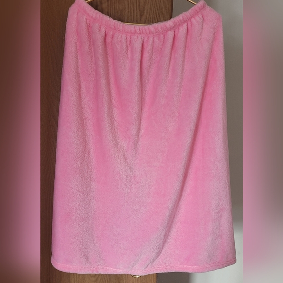 Spaessentials Body Towel Wrap pink soft adjustable closure pre-loved - Picture 1 of 7